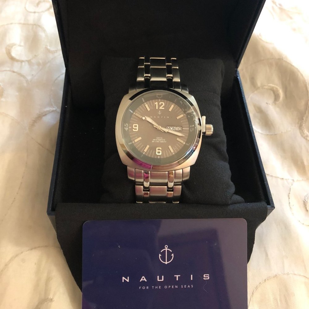 NAUTIS GL2087-G "Stealth 200" Diver Watch